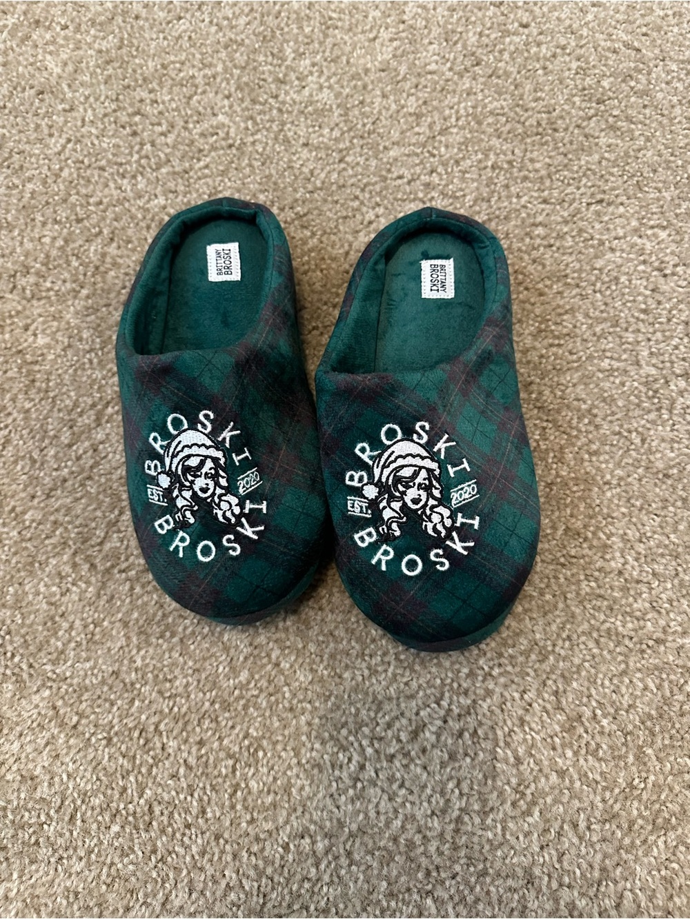 Green Plaid Women's Slip-On Slippers